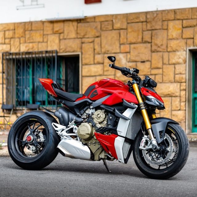 DUCATI STREETFIGHTER V4